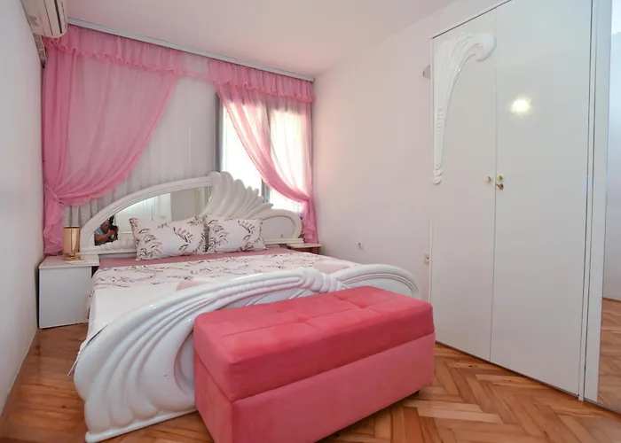 Vila Apartments Lidija